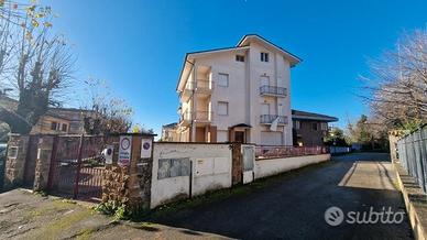 Cave,posto al secondo piano con due posti auto