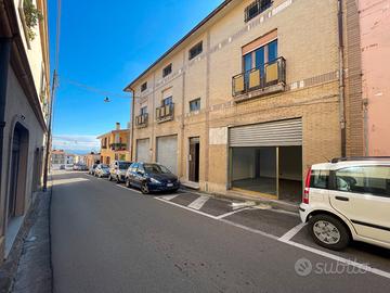 Casa con locale commerciale