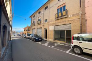 Casa con locale commerciale