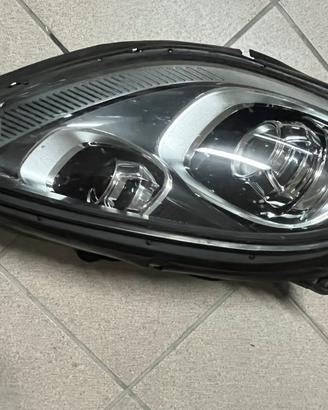 Faro ant sx porsche macan 2015