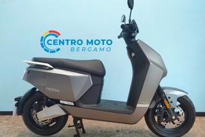 Nmoto NCF S : l'e-scooter che ti porta anche in au