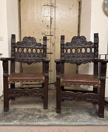 Coppia di poltrone antiche in legno