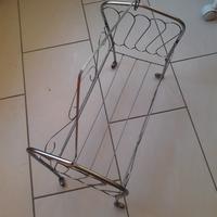 Lettino bambole vintage. 
Molto particolare e graz