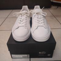 date sneakers 