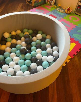 Piscina con palline