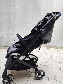 Passeggino Cybex Beezy leggero, compatto.