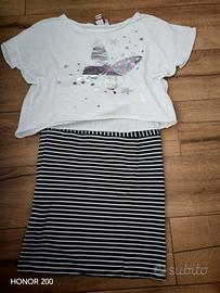 Gonna a righe bianche e blu e t-shirt bianca I Do 