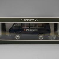 Alfa Romeo F-12 Minibus (1969) "Carabinieri"