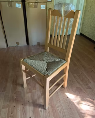 Sedie nuove in legno con seduta impagliata
