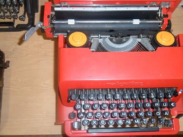 OLIVETTI VALENTINA ROSSA CON NUMERO 1 FUNZIONANTE