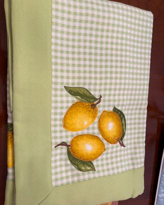 Tovaglia a quadri verde e bianca con limoni gialli