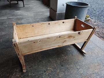 Culla antica a dondolo Piemontese/Valdostana