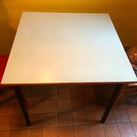 Tavolo scuola verde in formica