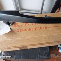 AK550 Maniglione dx(lato marmitta)neroallionenuovo