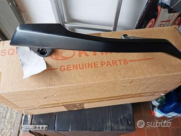 AK550 Maniglione dx(lato marmitta)neroallionenuovo