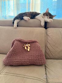 Un piccolo abbraccio da indossare..Clutch bag