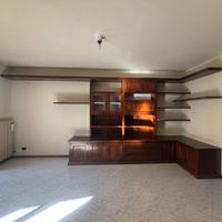 Parete attrezzata in arte povera