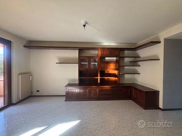 Parete attrezzata in arte povera