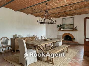 Palazzo / Stabile di 620 m² con più di 5 locali a 