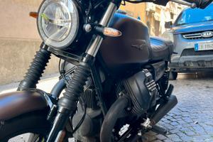 Moto Guzzi V7III Stone Night Pack ABS