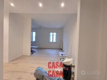 NUOVISSIMO APPARTAMENTO IN CENTRO AD ESTE CON ASCE