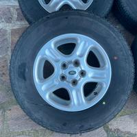 4 Cerchi e gomme 195/80 R15 M+S