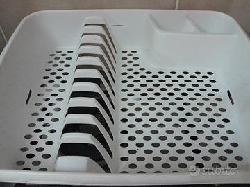 Scolastoviglie in plastica usato come nuovo 