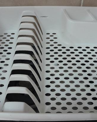 Scolastoviglie in plastica usato come nuovo 