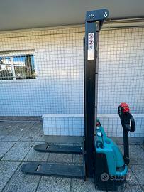 Carrello elevatore transpallet elevatore muletto B