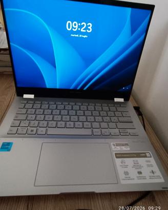Notebook ASUS touch screen mai usato