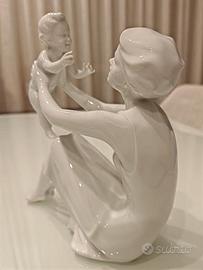 STATUINA IN PORCELLANA