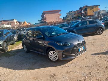 Toyota Connect 1.0 VVT-i 72 CV 5 porte x-play