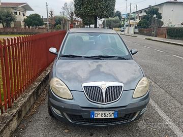 lancia ypsilon.1.2.benzine