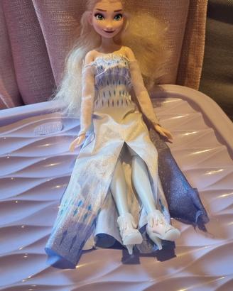 Elsa di Frozen che canta