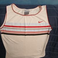 top elasticizzato Nike