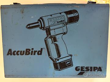 Valigetta  senza rivetatrice  con 2 batterie buone