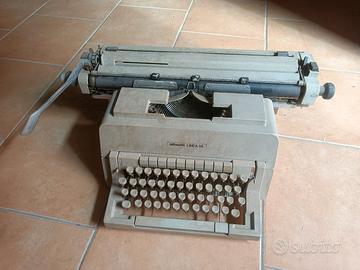 Macchina da scrivere Olivetti linea 98