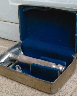 ANTICO RASOIO MARCA GILLETTE IN SCATOLA DI METALLO
