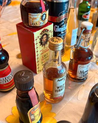 32 bottiglie di mignon varie 