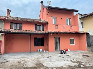 Casa a Cergnago (PV) con 3 bagni, 3 camere e corti