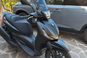 Piaggio Beverly 400 S Nero 400 HPE – 700 km –
