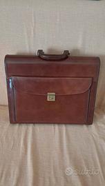 cartella in pelle con serratura vintage