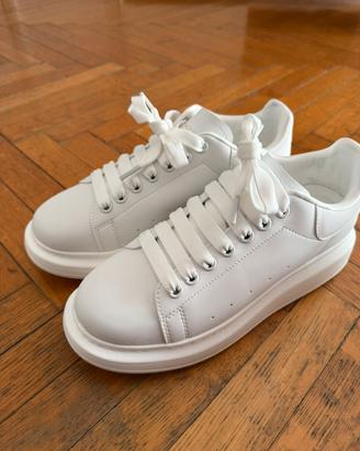 Mc queen total white