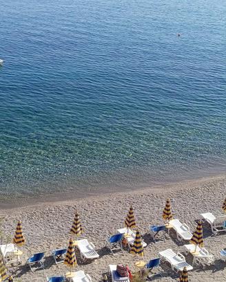Sicilia, in villaggio turistico, settimane estive