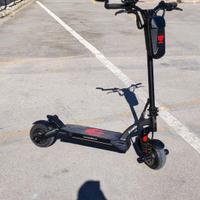 Monopattino kaabo mantis 8 dual motor un