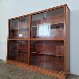 Libreria Mid-Century con ante scorrevoli in vetro