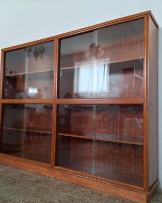 Libreria Mid-Century con ante scorrevoli in vetro