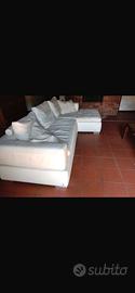 Divano Natuzzi in pelle bianca