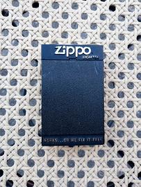 Zippo, vecchio accendino con custodia