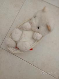 orsetto in cesto di vimini